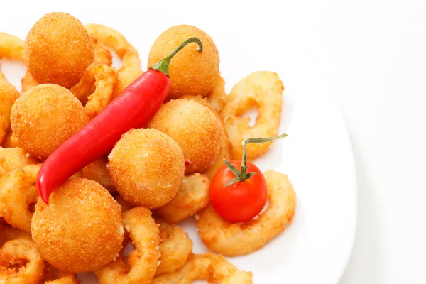Fried onion rings and cheese balls — Stock Photo, Image