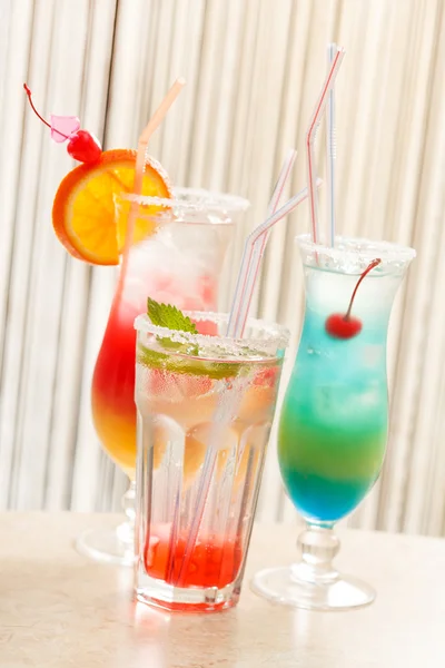 Koktejly v baru — Stock fotografie