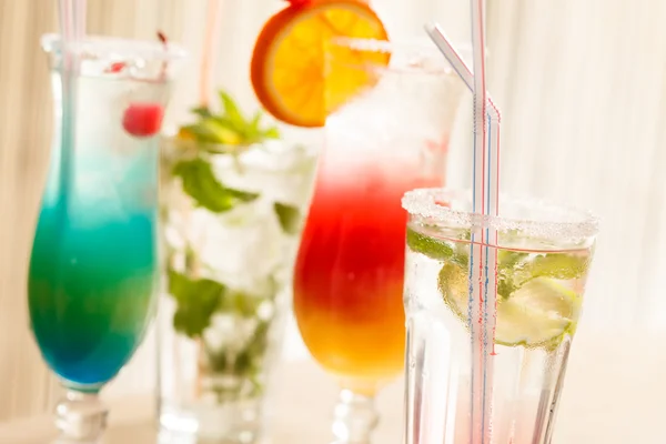 Cocktails au bar — Photo