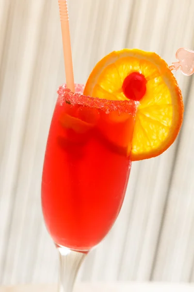 Cocktail rouge à l'orange — Photo