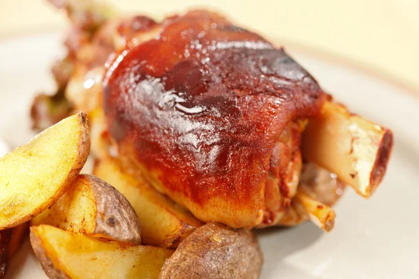 Kızarmış domuz eti ve patates. — Stok fotoğraf