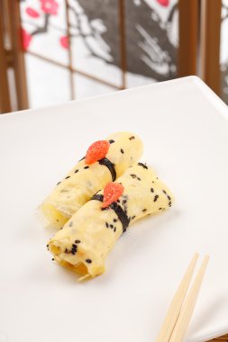 omlet maki sushi