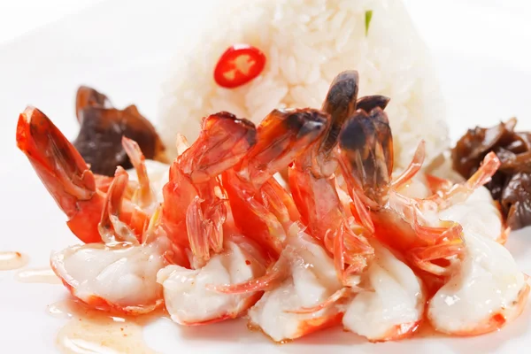 Rijst met garnalen - Japanse schotel — Stockfoto