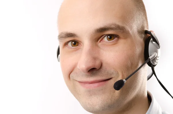 Fechar o sorrindo agente de atendimento ao cliente com fone de ouvido — Fotografia de Stock
