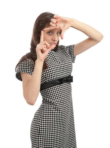 Молодая женщина делает жест видоискателя — стоковое фото