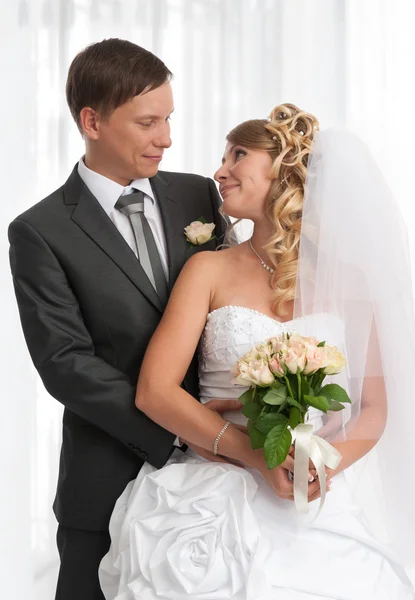 Happy bride and groom smiling — Stock Photo, Image