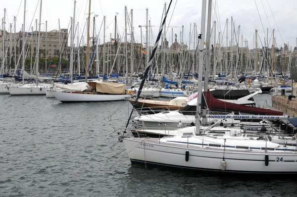 Barcelona haven in de buurt van las ramblas. Catalonië, Spanje — Stockfoto