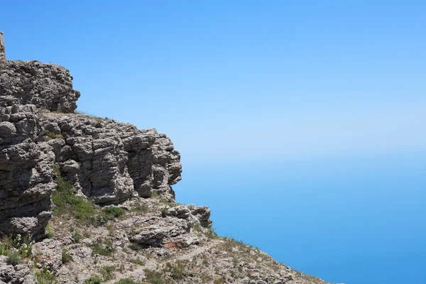 Kayanın üzerinde mavi — Stok fotoğraf