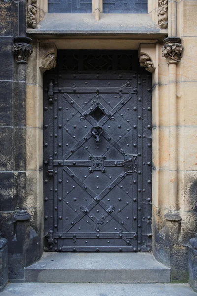 Oude metalen deur — Stockfoto