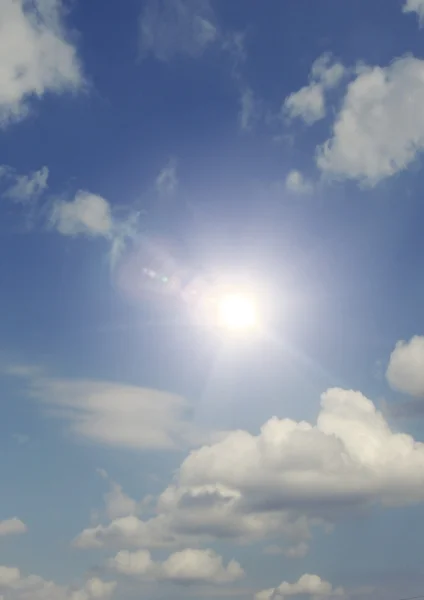 Wolken und Sonne — Stockfoto