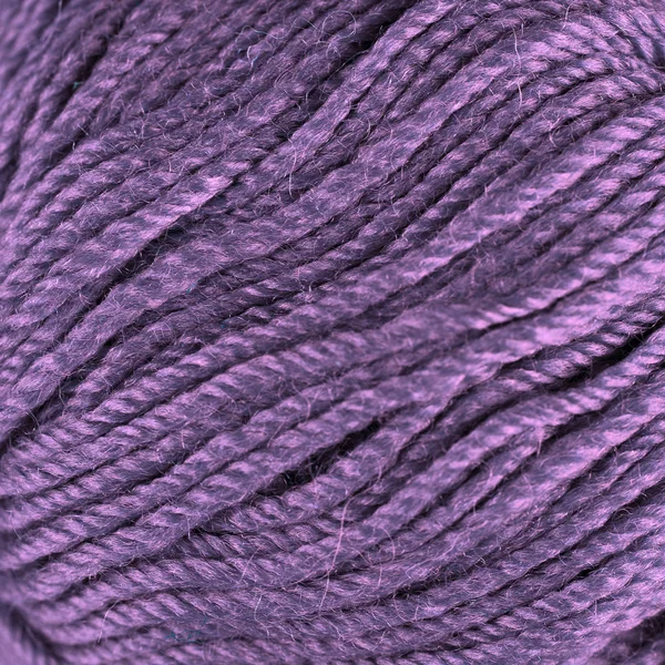 Фиолетовая шерсть — стоковое фото