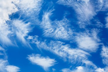 Bulutlu mavi gökyüzü