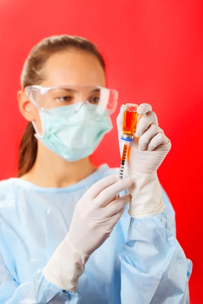 Young woman doctor preparing injection with ampoule and syringe — Stock Photo, Image
