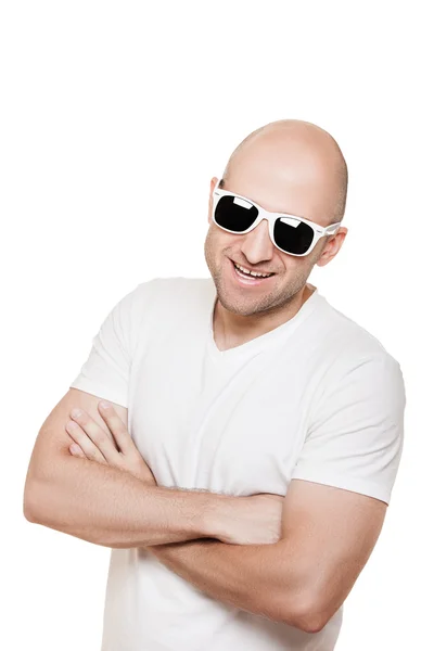 Sorridente uomo calvo testa in occhiali da sole — Foto Stock