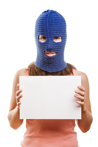 Woman in balaclava holding blank card — Stock Photo, Image
