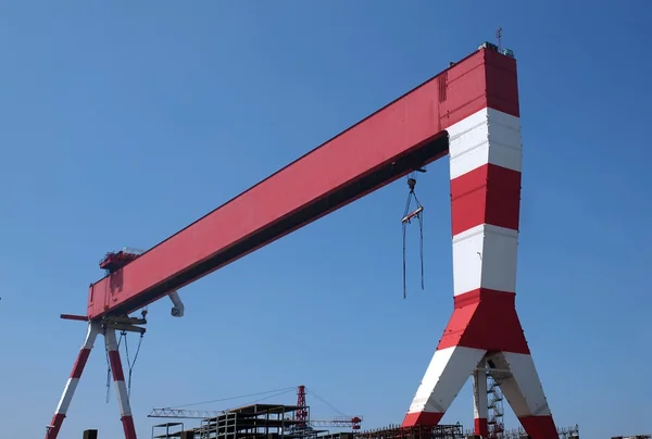 大規模な造船所ガントリー クレーン — ストック写真