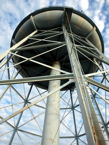 Torre dell'acqua di ferro obsoleta — Foto Stock
