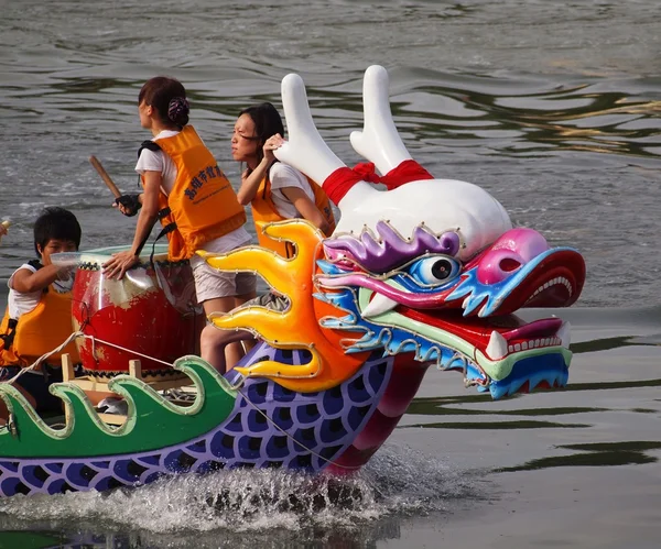 Сцена из гонки Dragon Boat Races 2012 в Гаосюне, Тайвань — стоковое фото