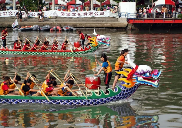 Scena della 2012 Dragon Boat Races a Kaohsiung, Taiwan — Foto Stock