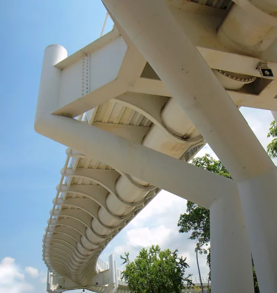 สะพานลอยจักรยานสมัยใหม่ — ภาพถ่ายสต็อก