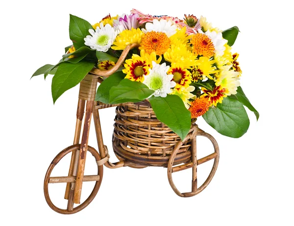 Ποδήλατο με λουλούδια που απομονώνονται σε λευκό φόντο — Φωτογραφία Αρχείου