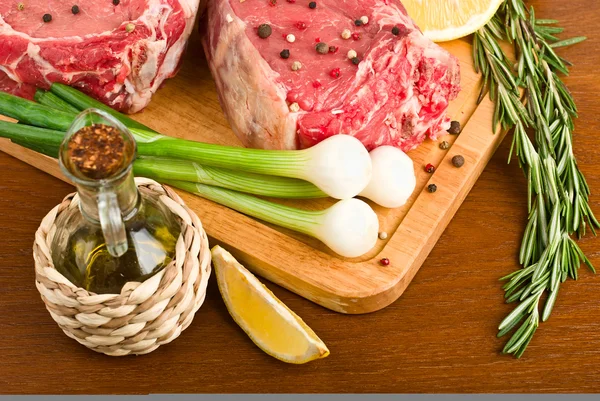 Raw meat with rosemary closeup — Stock Photo, Image
