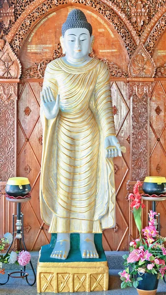 Socha v buddhistickém chrámu — Stock fotografie