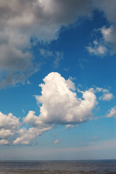 Baltık Denizi üzerinde bulutlar. — Stok fotoğraf