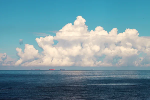 Cloud en schepen.. — Stockfoto