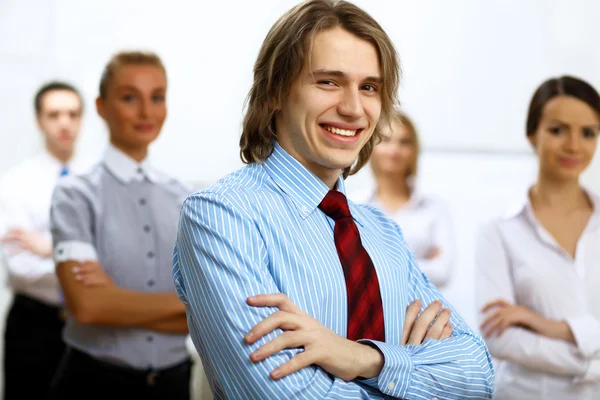 Ung affärsman i arbetet i office — Stockfoto