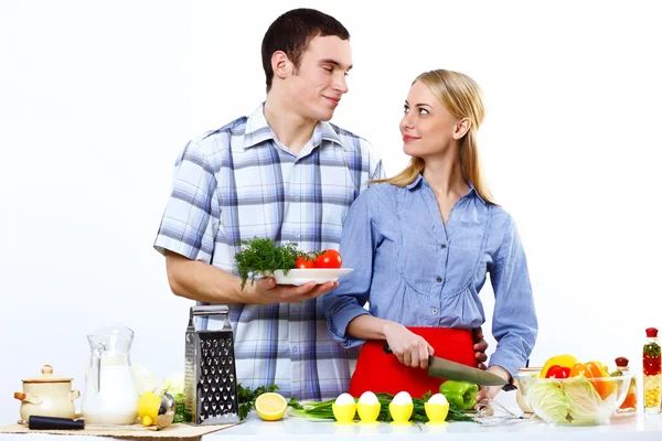 Muž a žena dohromady coooking doma — Stock fotografie