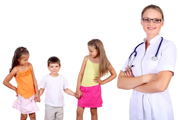 Médico e família com crianças — Fotografia de Stock