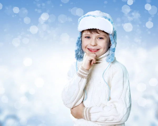 冬の摩耗で小さな子供の肖像画 — ストック写真