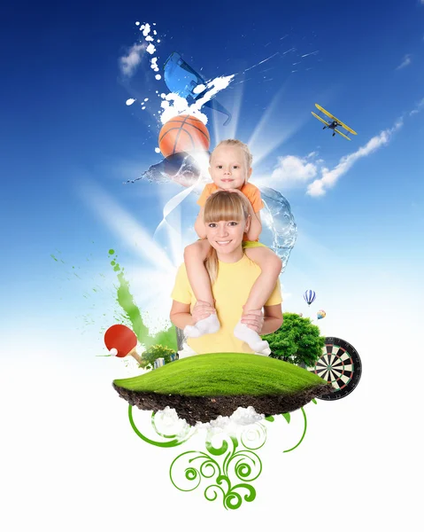 Koláž s dětmi a rodiči na zelené trávě — Stock fotografie