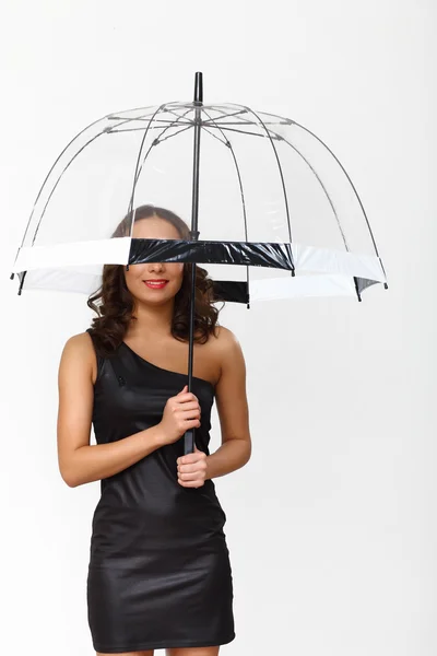 傘を持つ若い女性の肖像画 — ストック写真