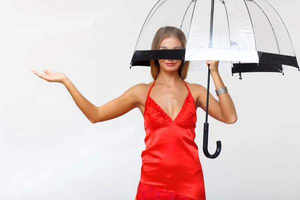 Portret van een jonge vrouw met paraplu — Stockfoto