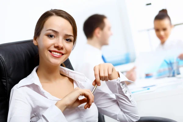 Young businesswoman in the office — Stock Photo, Image