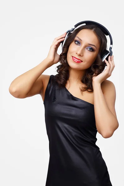 Portret młodej kobiety ze słuchawkami — Zdjęcie stockowe