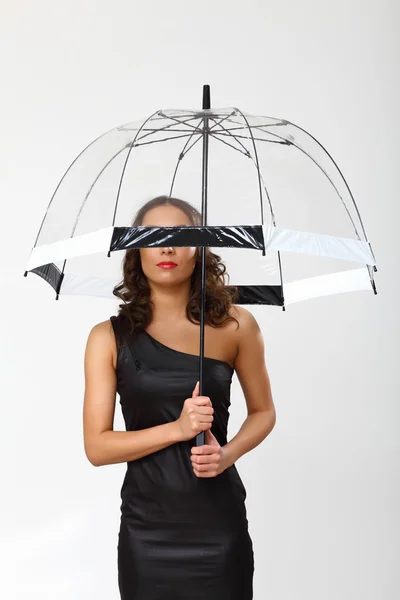 Πορτρέτο της νεαρής γυναίκας με ομπρέλα — Φωτογραφία Αρχείου