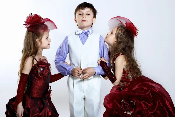 Bambina in bel vestito e ragazzo — Foto Stock