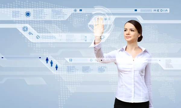 Forretningskvinde og touch screen teknologi - Stock-foto