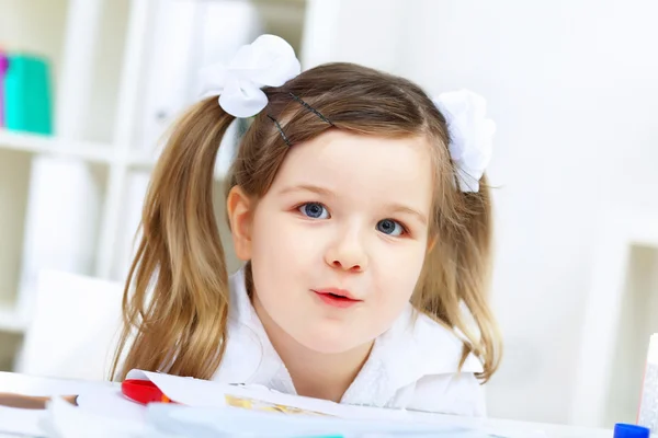 Kleine Mädchen lernen — Stockfoto