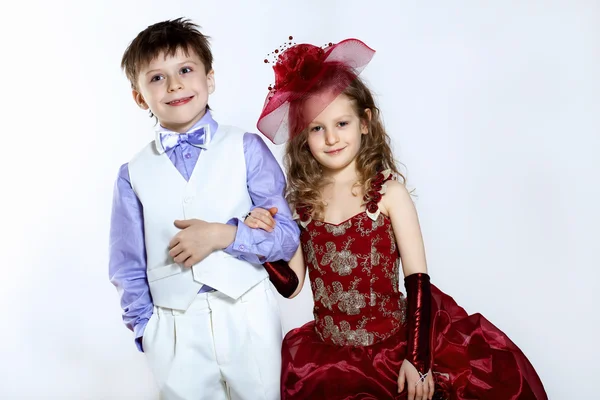 Kislány gyönyörű ruha és fiú — Stock Fotó