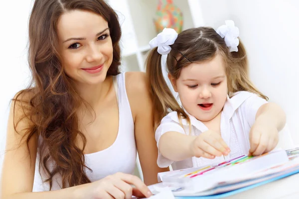 Mother and daughter studying — Stock Photo, Image