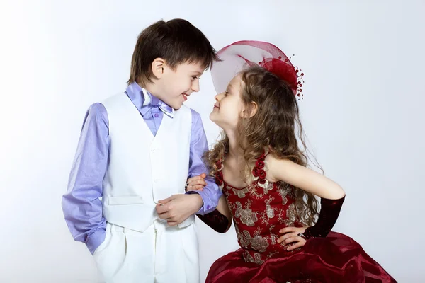 Маленькая девочка в красивом платье и мальчик Стоковое Фото