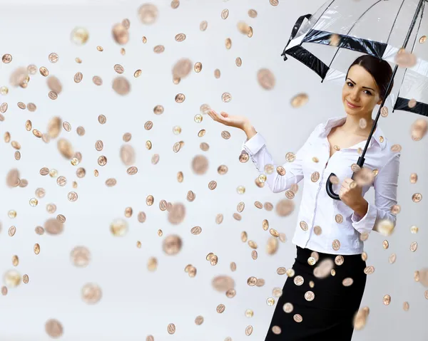 Geschäftsfrau im Geldregen mit Regenschirm — Stockfoto