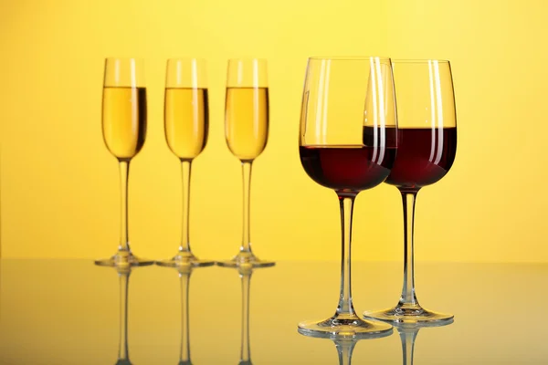 Briller med vin – stockfoto