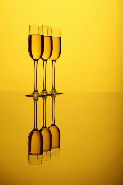 Vasos con vino —  Fotos de Stock