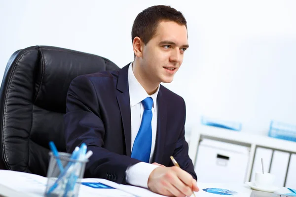 Young businessman in the office — Stock Photo, Image