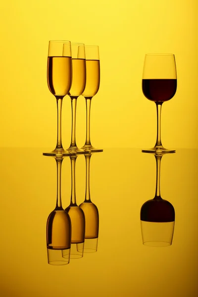 Şarap kadehleri. — Stok fotoğraf